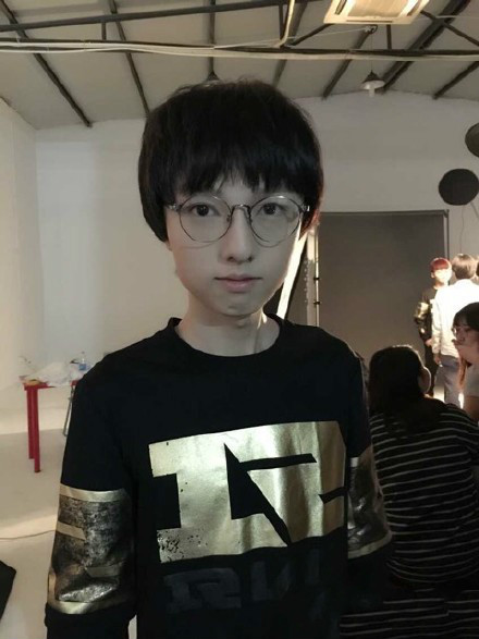 当电竞遇上时尚 各战队新赛季战袍点评