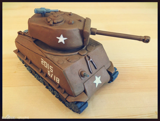 玩家自制软陶坦克谢尔曼M4A3E8和小黄人(2)