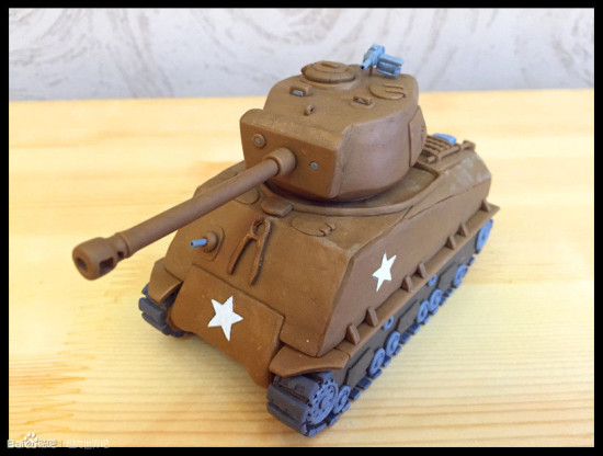 玩家自制软陶坦克谢尔曼M4A3E8和小黄人(3)