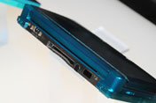 蓝色版N3DS后面
