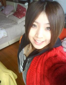《兽血沸腾》人气showgirl素颜自拍