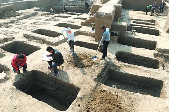 河南焦作发现商代晚期墓地 出土文物百余件