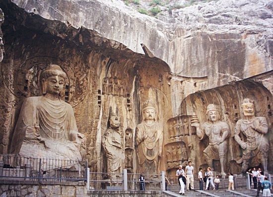 世界文化遗产范例:龙门石窟的保护与开发