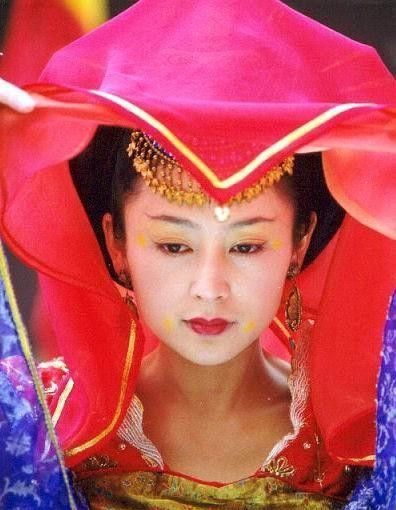 唐朝结婚礼服爱撞色:<em>红男绿女</em>最幸福_历史频