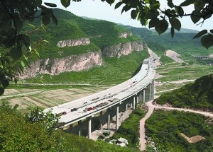 张石高速公路筹建处在全线开展保通车大干18