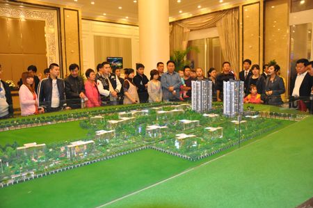 图为 售楼处内沙盘解析