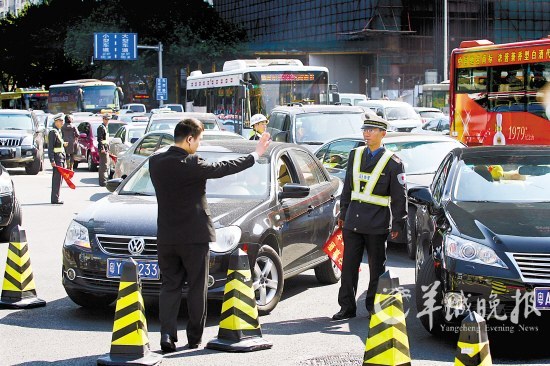 环市东友谊商店VIP尊享日 交通瘫痪至体育中心