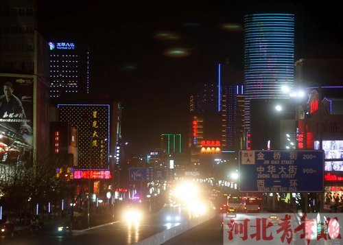 ■省会中山路商圈夜景■摄/本报记者陈建宇 ■省会中山路商圈夜景■摄/本报记者陈建宇
