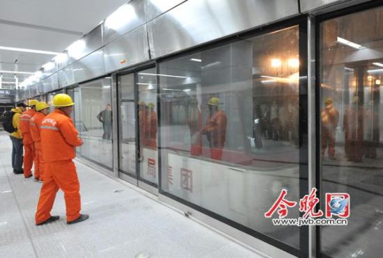 天津地铁3号线站内照片曝光:站台屏蔽门全封闭