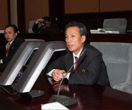 会宇宙开发局副局长刘金哲出席在平壤羊角岛国际酒店举行的记者招待会