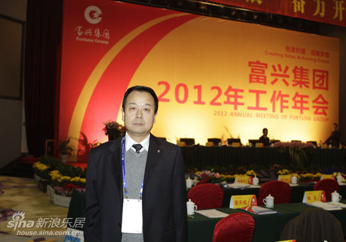 富兴地产岳阳公司总经理 杨新华  楼市回暖还尚