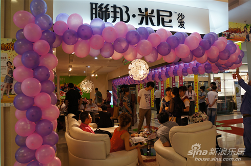 联邦米尼店内火爆 联邦米尼店内火爆