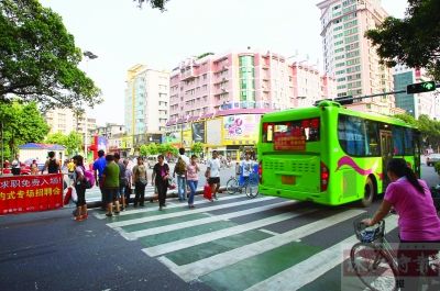 禅城区鸿运汽车站建人行天桥_城市建设