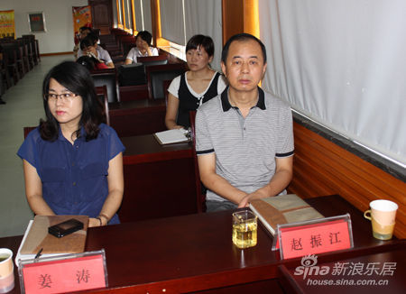 姜涛副总经理,财务总监赵振江先生