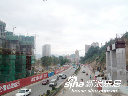 花果园野猫井至五里冲跨贵黄高速路段广场动工