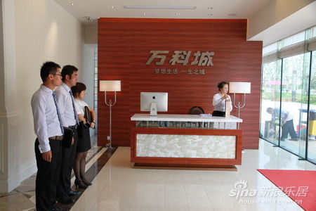 万科城售楼处等待购房者到来 万科城售楼处等待购房者到来