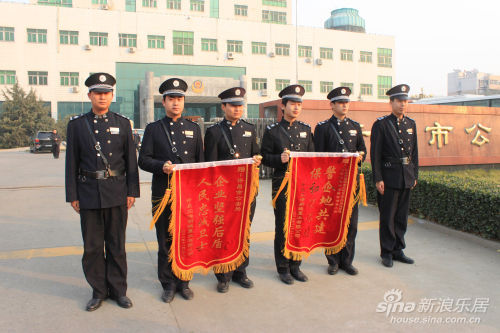 许昌空港新城赠送锦旗致谢许昌市公安局_空港