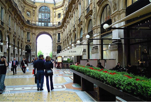 意大利米兰 艾曼纽二世商业街