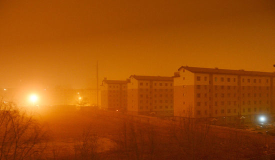 内蒙古呼和浩特出现蛇年首次沙尘天气