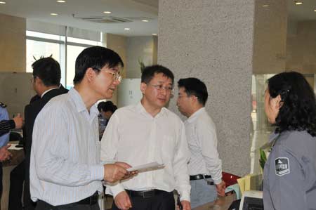 建邺区开辟绿色通道 为万达商户提供一站式服务