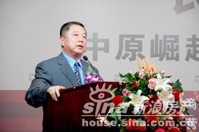 建业地产股份有限公司董事局主席胡葆森(图)