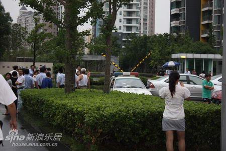 新浪独眼聚焦东湖林语业主遭物业堵门事件续