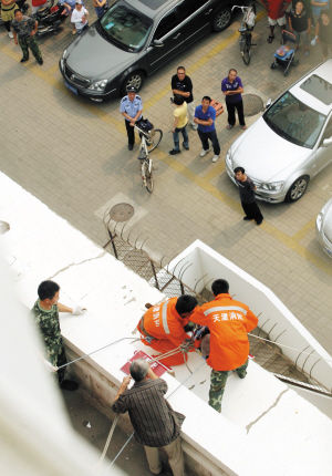 女工坠落事故现场