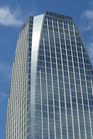 2010年东京23区大型办公楼供应量大幅下降(图