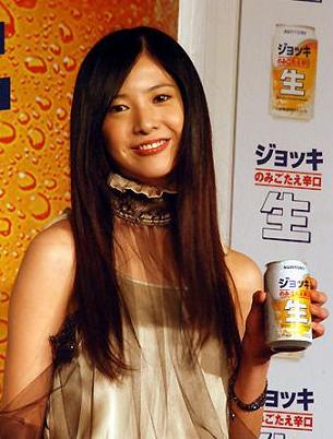 日本众明星一同出席三得利广告发布会_日本