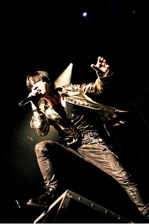 冰室京介全国巡演 武道馆拉开帷幕(图)_日本_新浪房产_新浪网