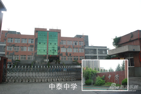 紧挨项目现场的是国家电网余杭中泰供电营业所,马路对面便是余杭石鸽