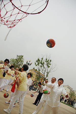 东方太阳城第4届社区春季运动会30日举行(组图