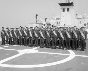 南海舰队991舰15名老海兵光荣退伍轮换