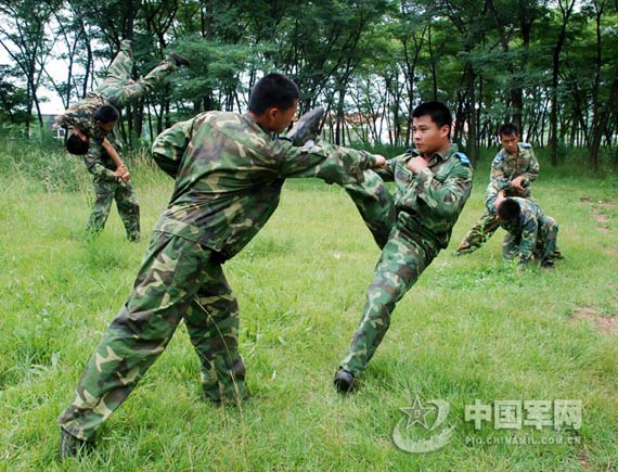 资料图:解放军部队格斗训练