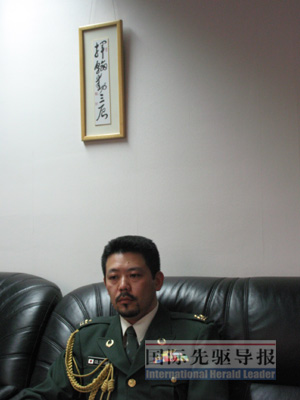 日本驻华武官:周边国家担心中国造航母(图)