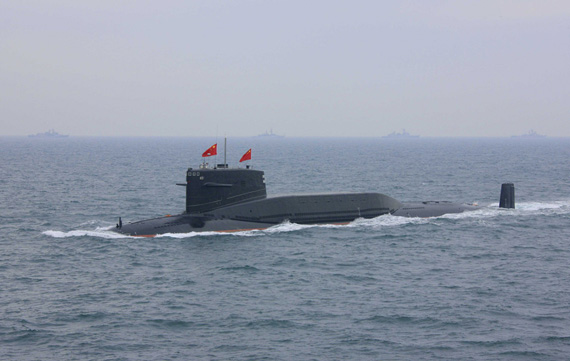 中国海军092级战略核潜艇参加海上阅兵式