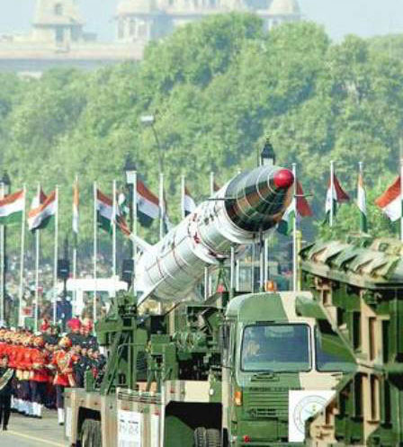 印度试射可携带核弹头烈火-2型弹道导弹(图)