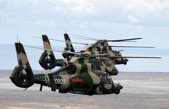 资料图:我军陆航部队改进型武直-9型直升机编队