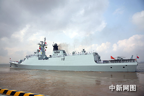 资料图:中国海军第四批护航舰队"温州"号导弹护卫舰从舟山军港启航.