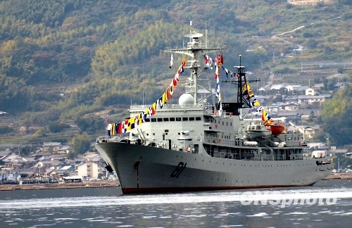 资料图：2009年11月5日，中国海军训练舰“郑和”号抵达日本江田岛。中新社发朱沿华摄