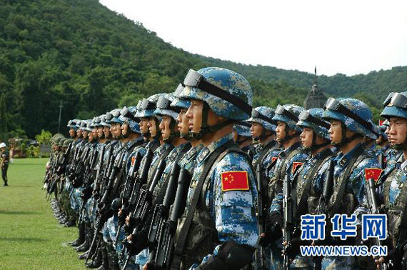10月28日,在泰国梭桃邑海军陆战队训练基地,中国参训队员在代号为"