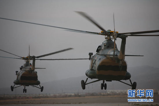 PLA直升机飞离喀什国际机场赴巴基斯坦