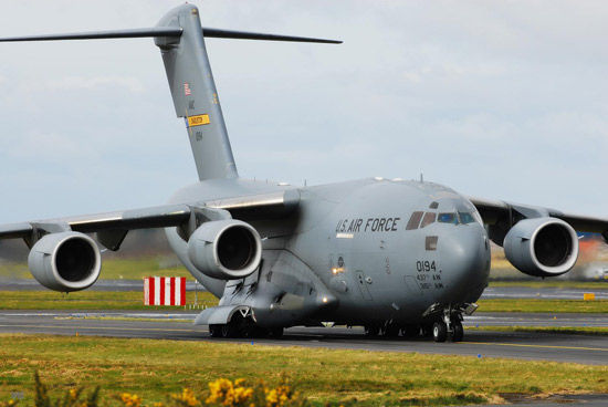 資料圖：美國(guó)C-17“環(huán)球霸王”III軍用運(yùn)輸機(jī).jpg