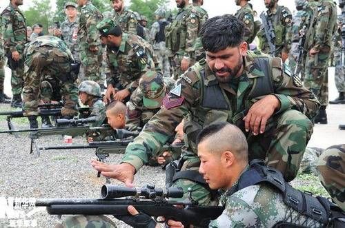 新疆军区天狼特种部队镇住巴基斯坦友军专家