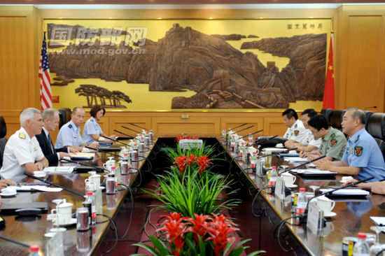 6月26日下午,副总参谋长马晓天空军上将在八一大楼会见了来访的美军太平洋总部司令洛克利尔海军上将。李晓伟摄