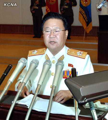 崔龙海作报告