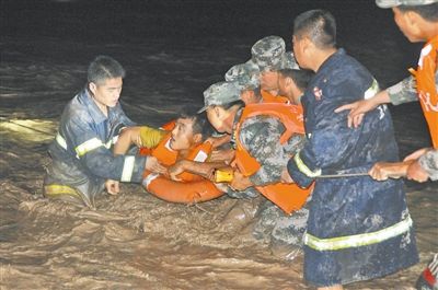 雨夜营救