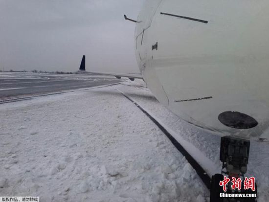 美肯尼迪机场一架客机因雨雪冲出跑道(图)|美国