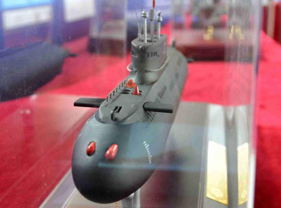 资料图：官方制造的潜艇模型具有一定的权威性，也是首次清晰的展示了新型试验潜艇的武器配置。