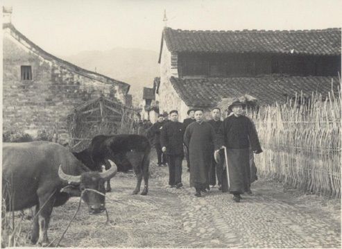 资料图：1949年，蒋介石最后一次回到老家奉化溪口。